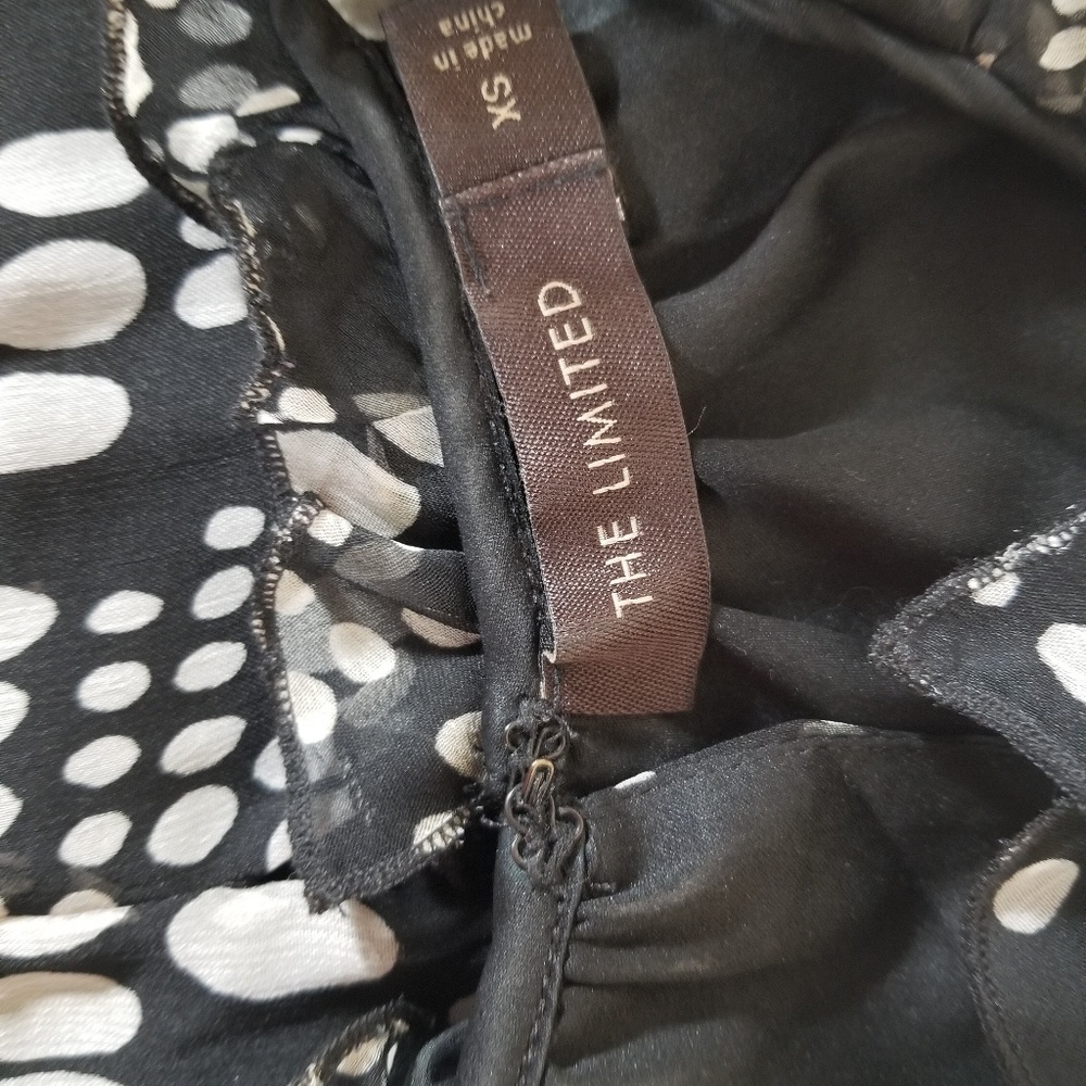 🦋The Limited Sleeveless Black and White Blouse XS - Picture 6 of 6